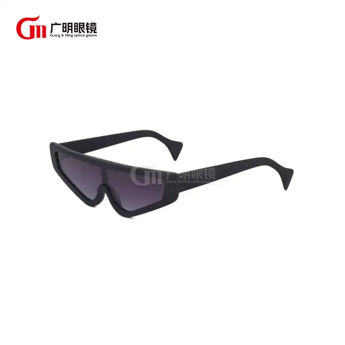 Kan groot vierkantige katoog-sonbrille vir beide informele en formele geleenthede gedra word?