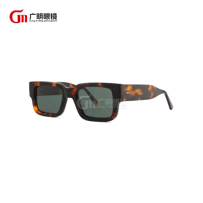 Kan klein swart vierkantige sonbrille UV-beskerming bied?