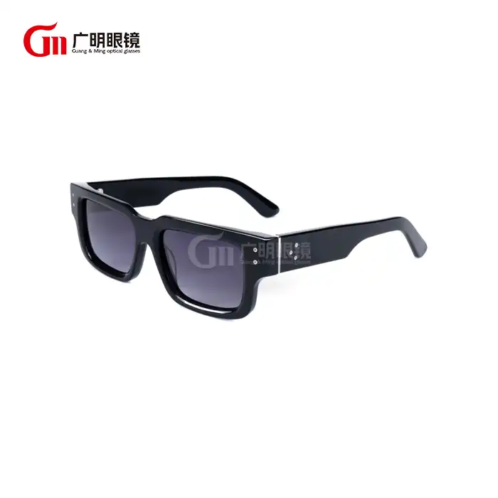 Günəş eynəklərini adi gün eynəklərindən unikal və fərqli edən nədir?