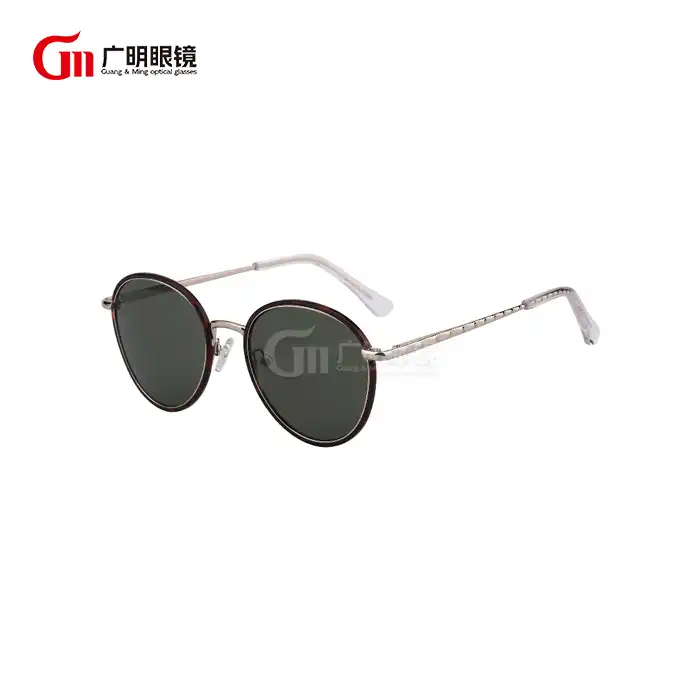 Hoe styl ek groot ronde sonbrille met my uitrustings?