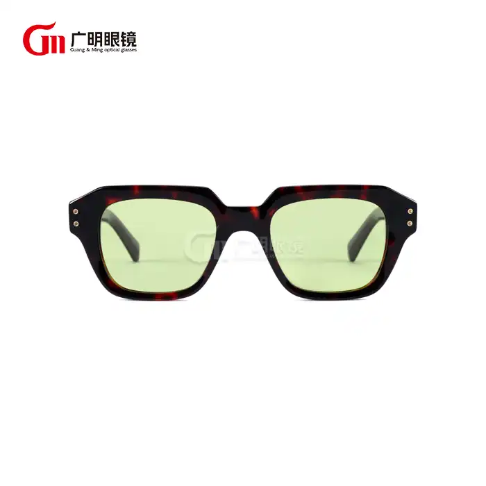 نظارة شمسية بعدسات سداسية